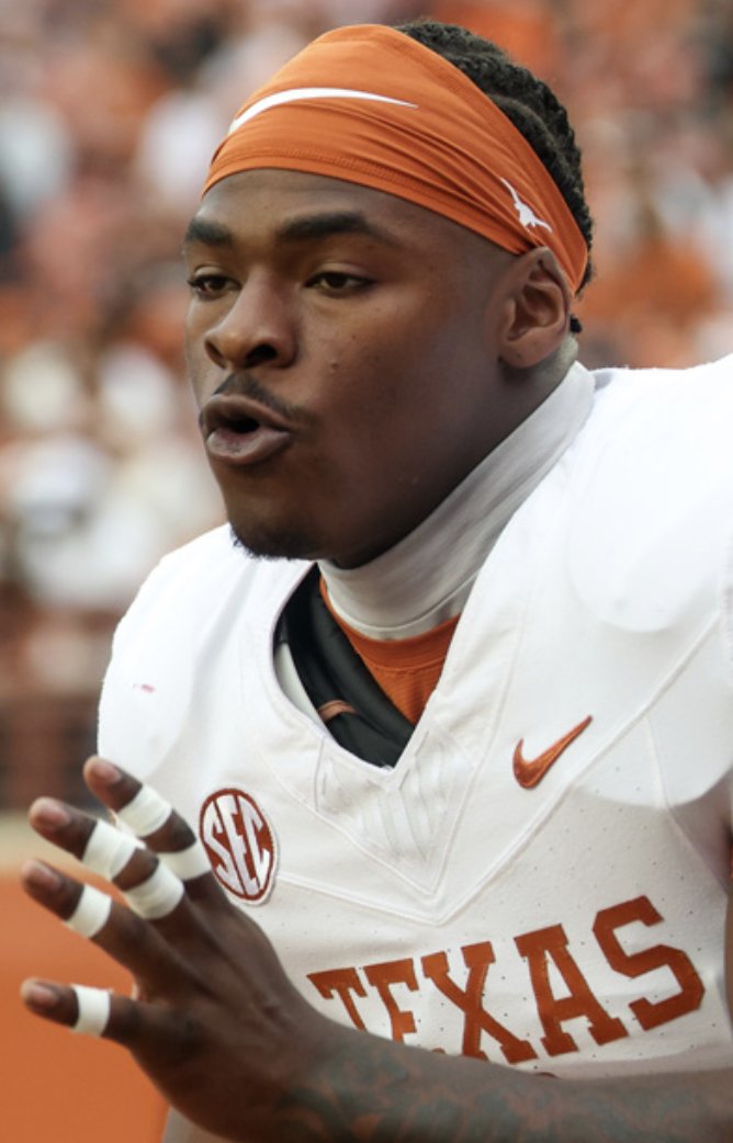 southgrace427's tweet photo. The is @ColinSimmons__ 
The Thug @TexasLonghorns @TexasFootball 
Who pretended to whip out his dick and urinate on a TN Player...
He got an unsportsmanlike conduct foul...
@CoachSark should bench his disgusting f'ing ass for multiple games...
Eyes on you coach...do you condone this behavior from one of your players...
I don't give a Fuck how good he is...he's sitting...
POS...I will NEVER support Texas again...Ever...
Disgusting...
@McConaughey what say you...
🖕🤘🇺🇸🏈🔥🌱🐊
Go Gators....