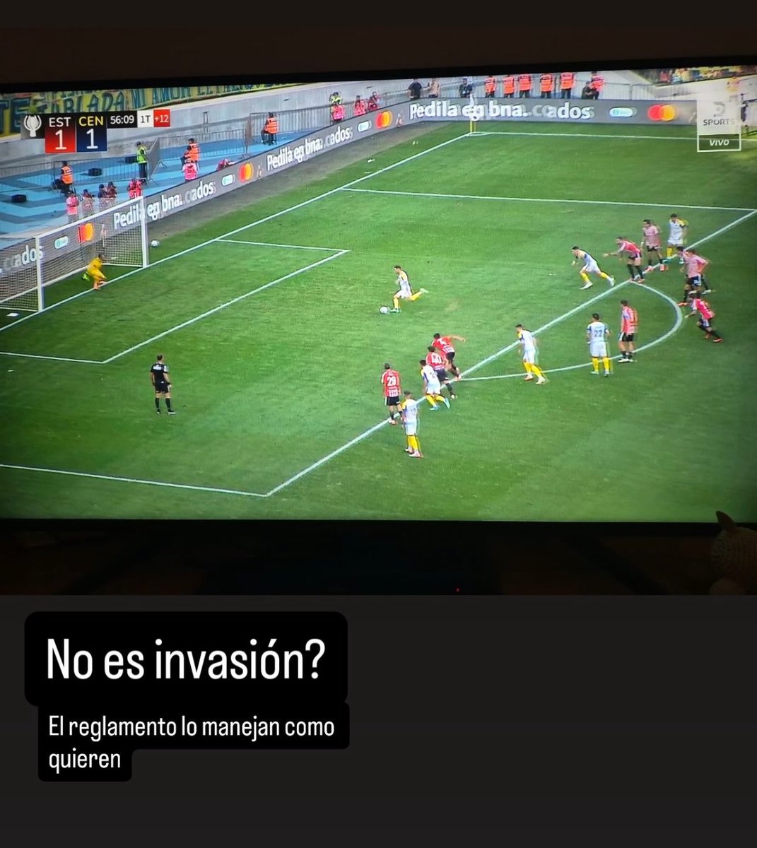 sudanalytics_'s tweet photo. “¿NO ES INVASIÓN? EL REGLAMENTO LO MANEJAN COMO QUIEREN”.

Otra historia de Verón. 🤬🇦🇷 https://t.co/Sl3DC7PcDH