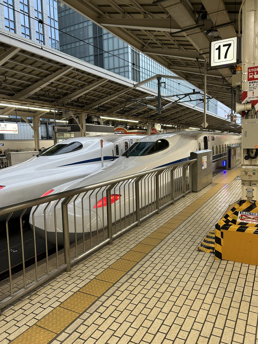 comsangod's tweet photo. 東京駅デカすぎて激迷いで新幹線乗れないかとおもた https://t.co/NwUrqIM9Rp