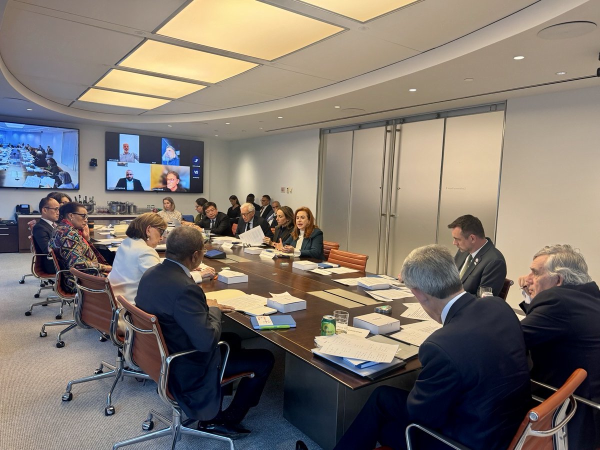 mfespinosaEC's tweet photo. On the margins of #UNGA81, I joined the inaugural meeting of the Council on the Future of Global Education, co-chaired by Gordon Brown and Mohamed El-Erian. I am delighted to be part of the Council alongside colleagues including Ngozi Okonjo-Iweala, Director-General of the World Trade Organization; Catherine M. Russell, Executive Director of UNICEF; and Vera Songwe.

Education must remain a global priority even as budgets tighten and crises multiply. The Council can help build a stronger case for sustained investment while focusing on what children and young people need: access to learning, skilled teachers and the ability to navigate a changing world.

I look forward to working with fellow Council members to connect political leadership, evidence and financing in support of country-led solutions, especially where poverty, conflict and displacement put education most at risk. The future of education must be shaped with young people and measured by the opportunities they gain. @GordonBrown @elerianm @NOIweala @unicefchief @SongweVera