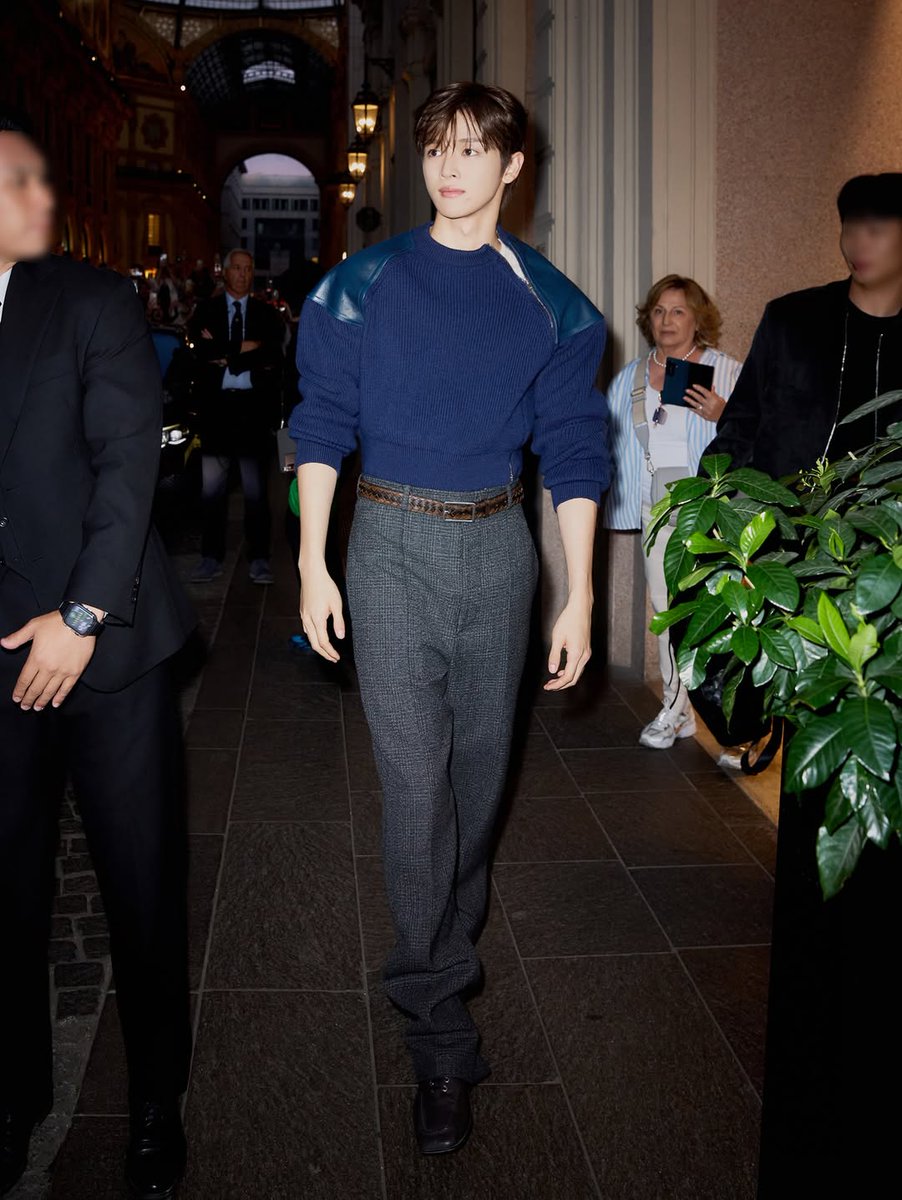JSCTH_PROJECT's tweet photo. jaylim1 instagram update

🔗 https://t.co/0AkXfwC8Ut

SUNGCHAN at BOTTEGA VENETA MFW SS27 
#BottegaVenetaSS27xSUNGCHAN 
#BottegaVenetaSummer2027 https://t.co/0KMlkiznRY