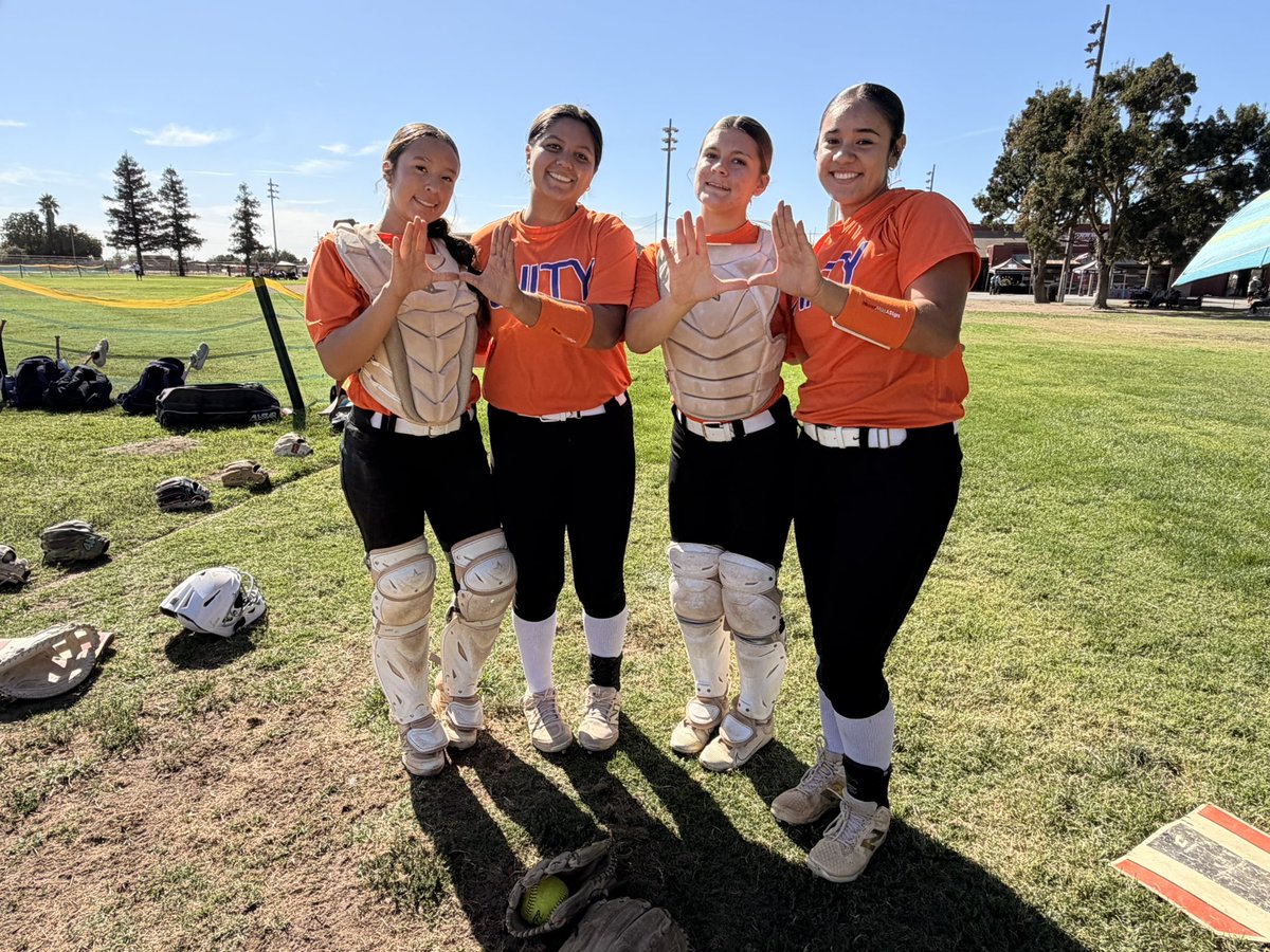 UnityNulick2028's tweet photo. What a way to start the PGF Phil Mumma Tournament- shutout from the Unity pitching staff, w/9 SOs Madison Masa (‘28) &amp; Keimana Agnew (‘28) in the circle! &amp; can’t forget the backstops who helped make it happen — Paige Perry (‘28) and Brielle Villalobos (‘29) behind the plate! https://t.co/UZSOt1is7I