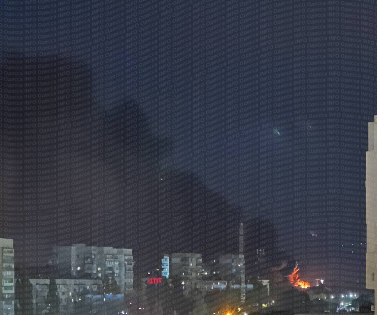 Karmabash's tweet photo. Russians strike a second shopping center in Odessa today: https://t.co/dPuxS11S4H