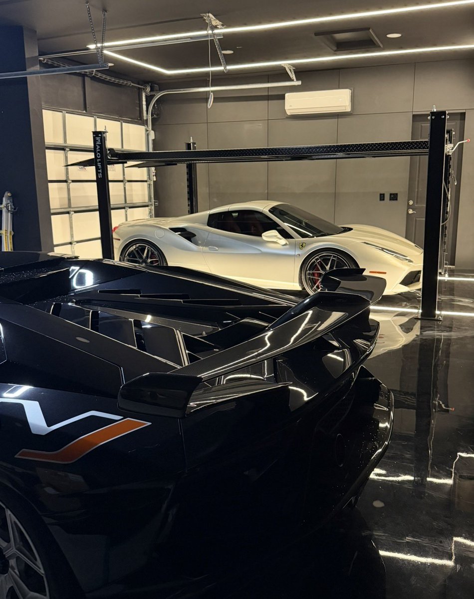 watchking69's tweet photo. POV: $AI holders soon when we break 1bn mcap https://t.co/4phCQRmvUf