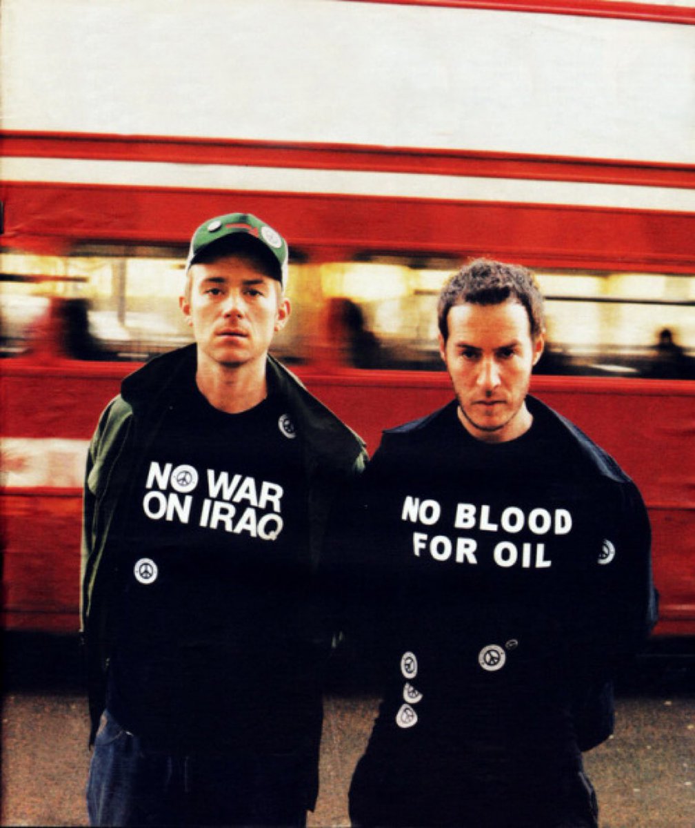BillPourquoimec's tweet photo. Damon Albarn and Robert Del Naja, 2003 https://t.co/oijtglG3Pt