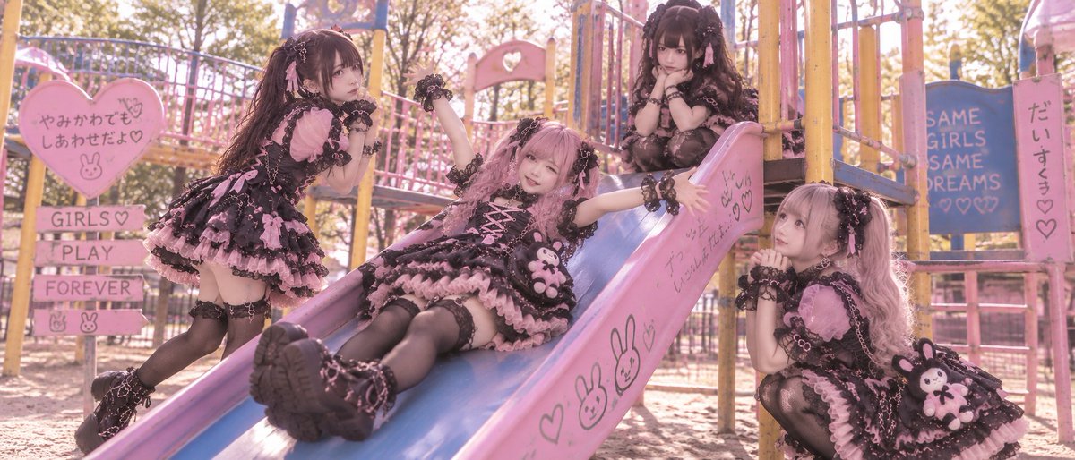 rinmei5120's tweet photo. 地雷系4人組アイドルグループ https://t.co/NpNV8wqoAM