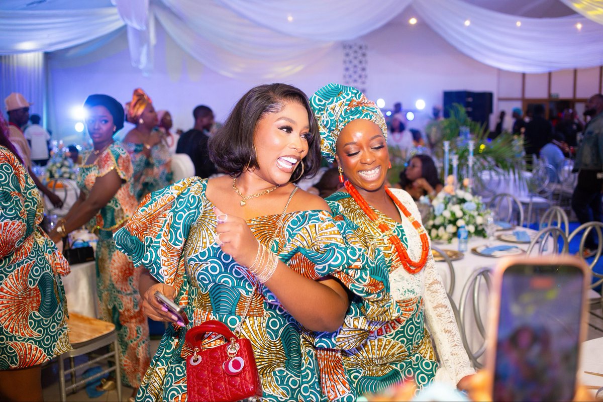Tosinkuti_'s tweet photo. Honouring a life. Celebrating a legacy.

photographed by me. 

#celebrationoflife
#events https://t.co/ZDYjUMdNIJ