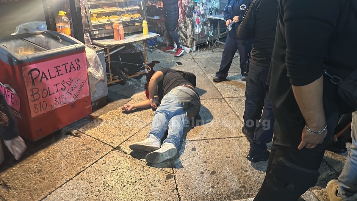 blogdelnarcomex's tweet photo. Sicarios ejecutaron a un hombre e hirieron a dos personas en plena avenida reforma de la Ciudad de México, frente al metro Hidalgo, los agresores fueron detenidos, LEE MÁS AQUÍ 👇👉 https://t.co/dahdhjlddh https://t.co/gvr5BU7ZMb