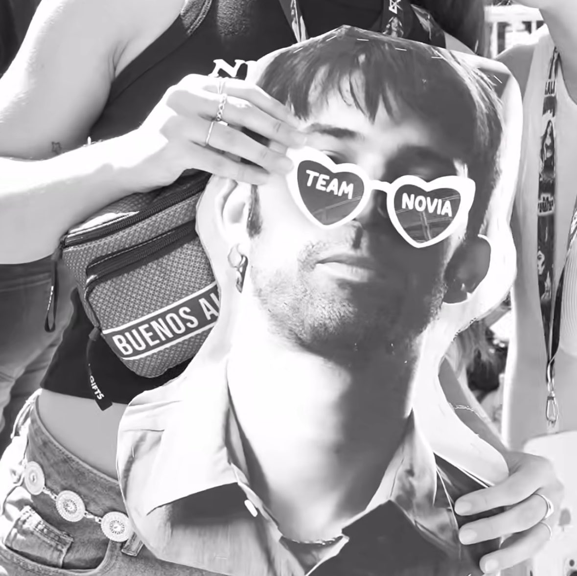 shinelaesp's tweet photo. este fandom se tomó enserio lo de la despedida de soltera https://t.co/ipfqjS4M20
