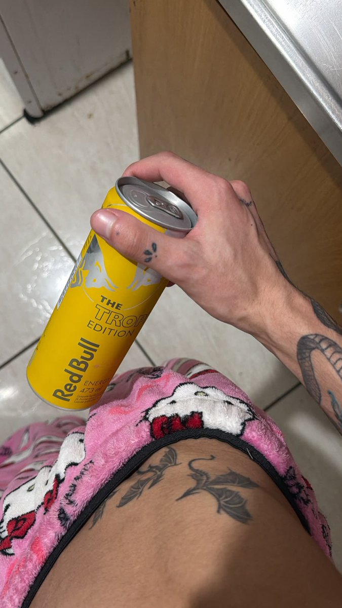 kohlxs's tweet photo. red bull te dá asas 🪽 https://t.co/97V9gdVjDc