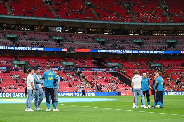 ardeanguljsen's tweet photo. I found this quite funny😅

Left side for Real Madrid.
Right side for FC Barcelona.

🏴󠁧󠁢󠁥󠁮󠁧󠁿🇪🇸 https://t.co/doBelUKvJy