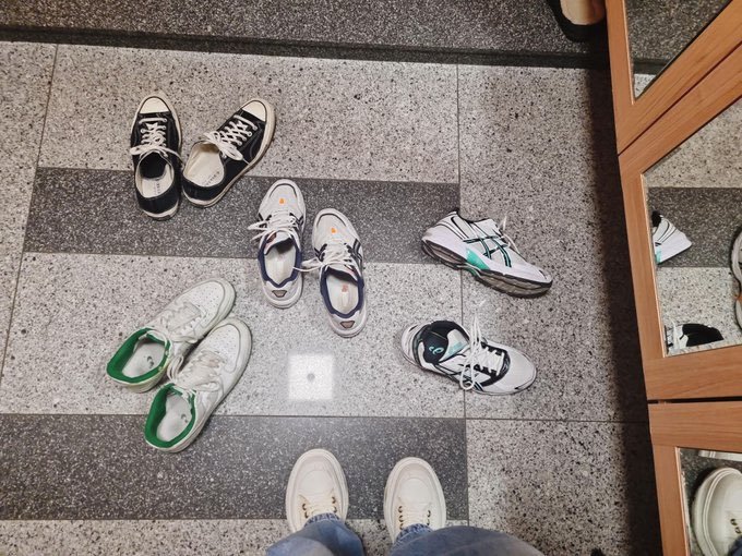 androgyus's tweet photo. "home sweet home" and it's always five pairs of shoes. IM IN TEARS https://t.co/2mwISsq7SB