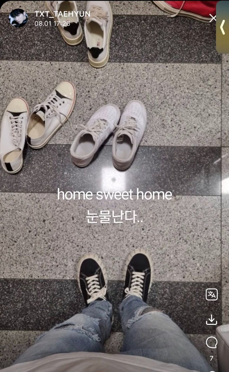 androgyus's tweet photo. "home sweet home" and it's always five pairs of shoes. IM IN TEARS https://t.co/2mwISsq7SB
