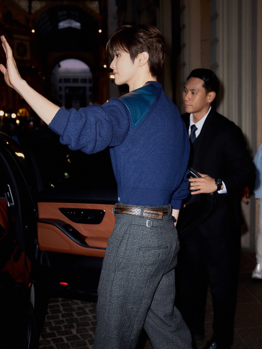 mepuppieyou's tweet photo. สมกับที่สื่อเรียกว่าวังจานิม หล่อมาก เหมือนเจ้าชายจริงๆ 🥺🤍

SUNGCHAN at BOTTEGA VENETA MFW SS27
#BottegaVenetaSS27xSUNGCHAN #BottegaVenetaSummer2027 #SUNGCHAN https://t.co/MsyyrojfFM