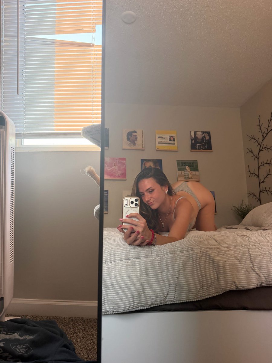 flexiblebratt's tweet photo. breakfast in bed? https://t.co/RcfrdzDYBz