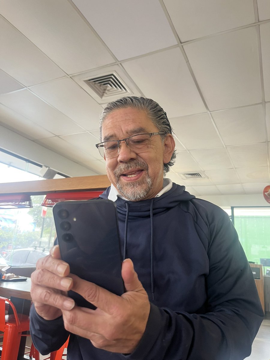 YoelDeLeon23's tweet photo. Acabo de sufrir un ataque y amenazas de muerte por parte de este señor que tiene vínculos con cuentas falsas que se dedican a vigilarnos, acosarnos y atacarnos en redes sociales. https://t.co/hXMMHWCQrR