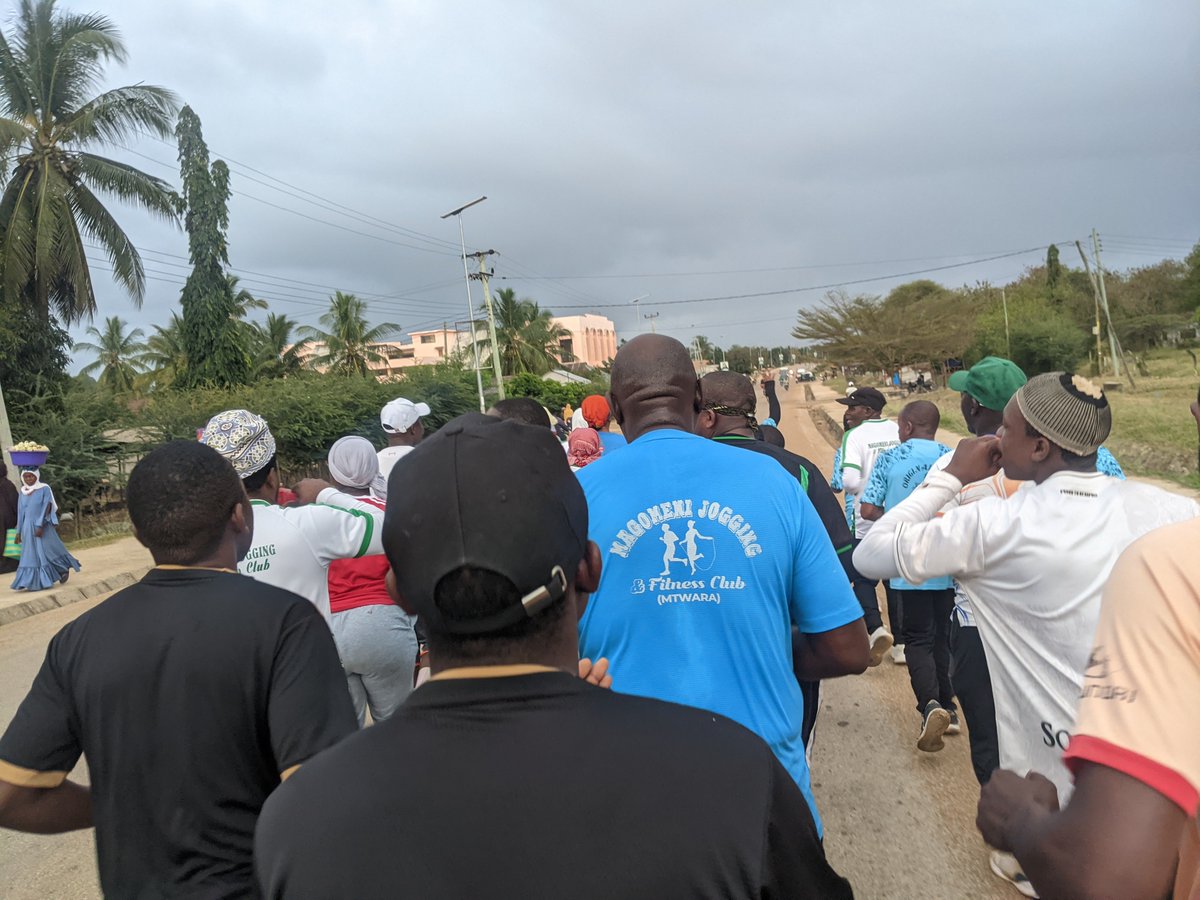 JilalaKenny's tweet photo. Jumamosi Ya Watumishi Wa Hospitali Ya Rufaa Kanda Ya Kusini Mtwara Kufanya Mazoezi na Wanamtwara ili Kuendelea Kuhamasisha Wananchi kufanya Mazoezi ili kujenga Afya Bora Ya Mwili na Akili na Kuimarisha Undugu kati ya Hospitali na Wananchi
#Stay Active Move your Body https://t.co/bnmdZrEUnm