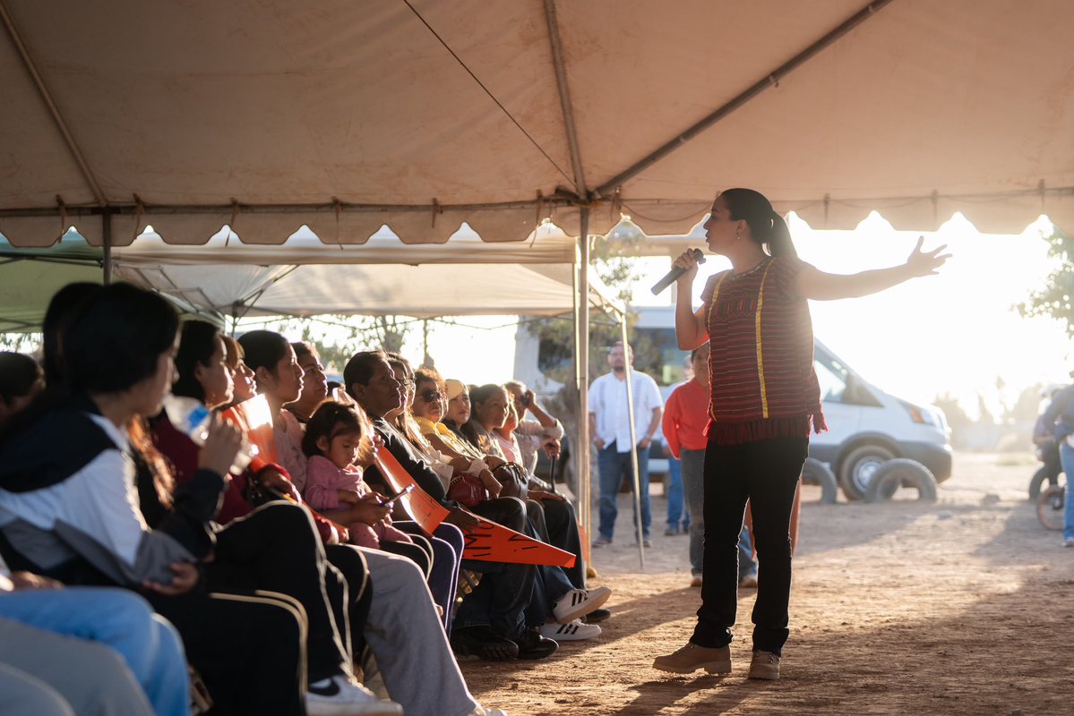 JulietaRamirezP's tweet photo. Compartimos el compromiso de la Presidenta @Claudiashein con San Quintín.

Por ello, desde esta primera semana como Coordinadora en Defensa de la 4T en Baja California, fue una prioridad recorrer este municipio y escuchar a su gente.

En esta asamblea reafirmamos que seguiremos luchando juntos por la justicia social para las y los trabajadores, docentes y familias de San Quintín.