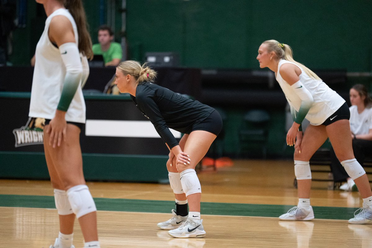 WSUVball's tweet photo. 𝗦𝗘𝗧 𝗥𝗔𝗜𝗗𝗘𝗥𝗦! 🐺
Raiders take the opening set 25-17!
#RaiderUP | #RaiderFamily https://t.co/cB5nwo8NBH