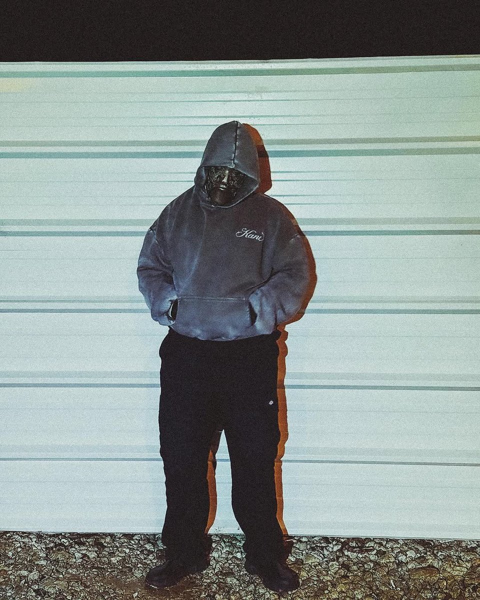 LaVisionFR's tweet photo. La débâcle est TOTALE pour Ziak : à peine 67k streams en 24h sur Spotify France pour Monsieur Loyal. Sans FENG SHUI, les 9 inédits ne dépassent même pas les 38k cumulés… 💀

​Absolument AUCUN titre dans le top 200 Spotify ni Apple Music. C'est plus une déception, c'est un naufrage de carrière.