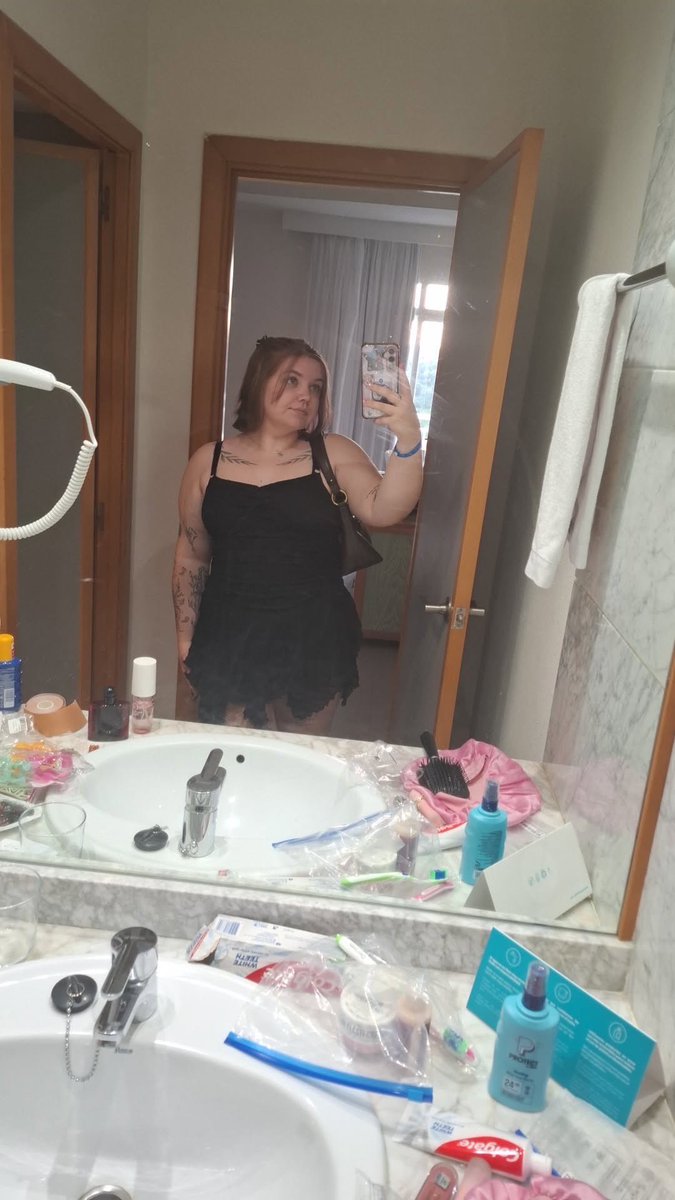 shelbs244's tweet photo. {Bit about me}

F21🧚🏻‍♀️
she/her💕
Into dark romance books🥀
Sometimes game (PC) 
Love #spn #dexter #heatedrivalry 💀
Pan/bi🫶🏻
Tattooed emo girly🖤
Just here to make friends https://t.co/Bzouo6xPMJ