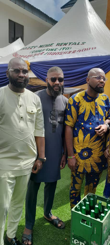 MV_Vyper's tweet photo. It was on this faithful Saturday afternoon at opposite Eke Awka,we went for a condolence visit after the burial of a friend's father in-law.
The burial happened on Friday and we were already prepared to hit the road when we got news that.... 
#NigerianBreweriesAt80 https://t.co/egFLXH2aWC