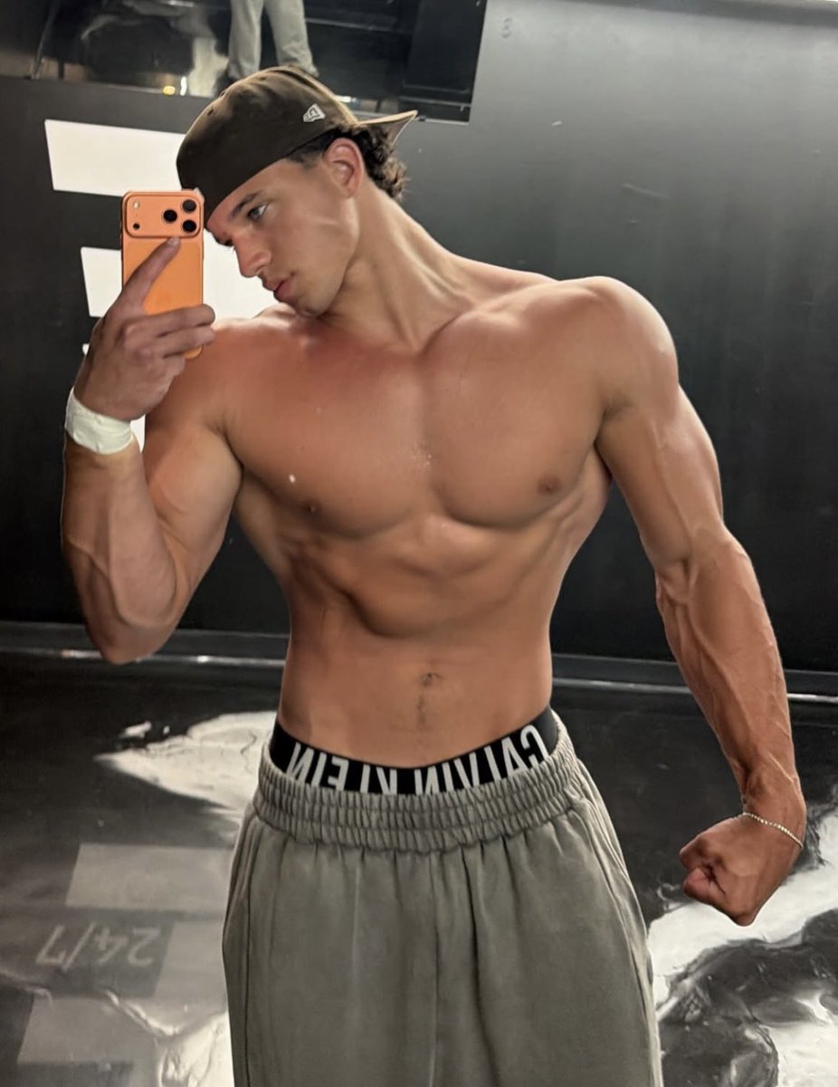 joshuarome01's tweet photo. Saturday mode activated.
No excuses. No delays. Just pure alpha energy: grind, grow, and dominate the day.
#AlphaMaleSaturday #AlphaMindset #NoExcuses #DominateTheDay #findom #findomgod #AlphaEnergy https://t.co/csBoUSWXgH