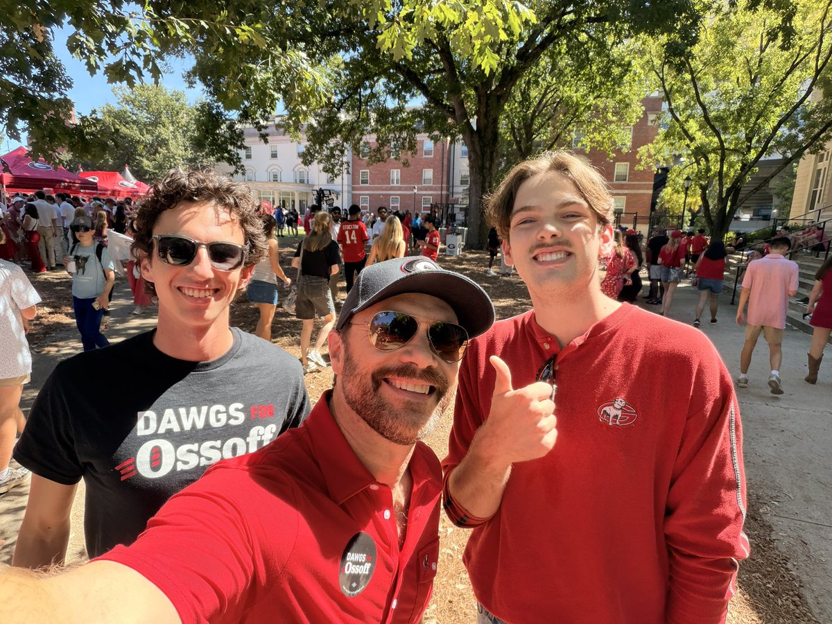 SenatorCarter's tweet photo. #Dawgs for #Ossoff https://t.co/ZFNN3HDeWL