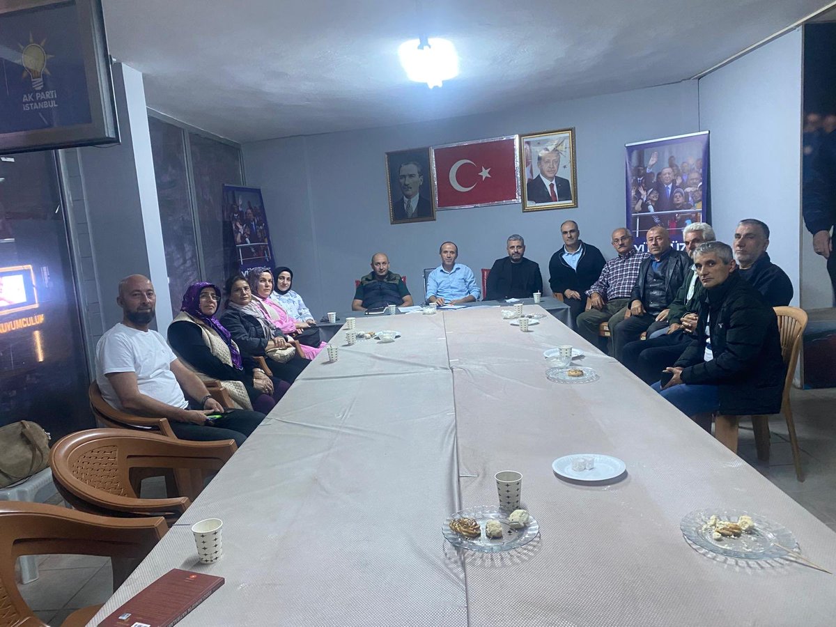akbcekmece's tweet photo. 📍 Pınartepe Mahallemizdeyiz

Pınartepe Mahalle Başkanımız Recep Gezer başkanlığında gerçekleştirdiğimiz haftalık mahalle toplantımıza; İl Teşkilat Komisyonu Üyemiz Fethi Kaya ve mahallemizden sorumlu Yönetim Kurulu Üyemiz Hasan Güneysu katılım sağladı.

Mahallemizin gündemini ve teşkilat çalışmalarımızı istişare ederek değerlendirdik.

Mahalle mahalle, sokak sokak sahada olmaya; teşkilatımızın güçlü birlikteliğiyle çalışmalarımızı kararlılıkla sürdürmeye devam ediyoruz.

@akpartiistanbul 
@abdullahozdemir 
@halimaksu 
@RYagar 
@musakaynar