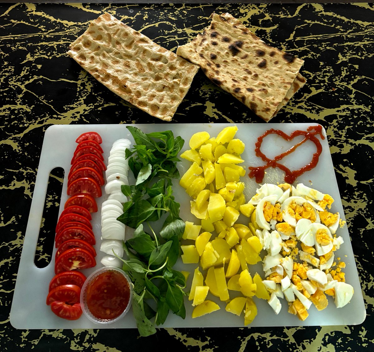 mamadrezarwnnn's tweet photo. بیبین شِف ممرضُ چه آشپزی ای کرررده 🤩 https://t.co/FG9yfeeWkK