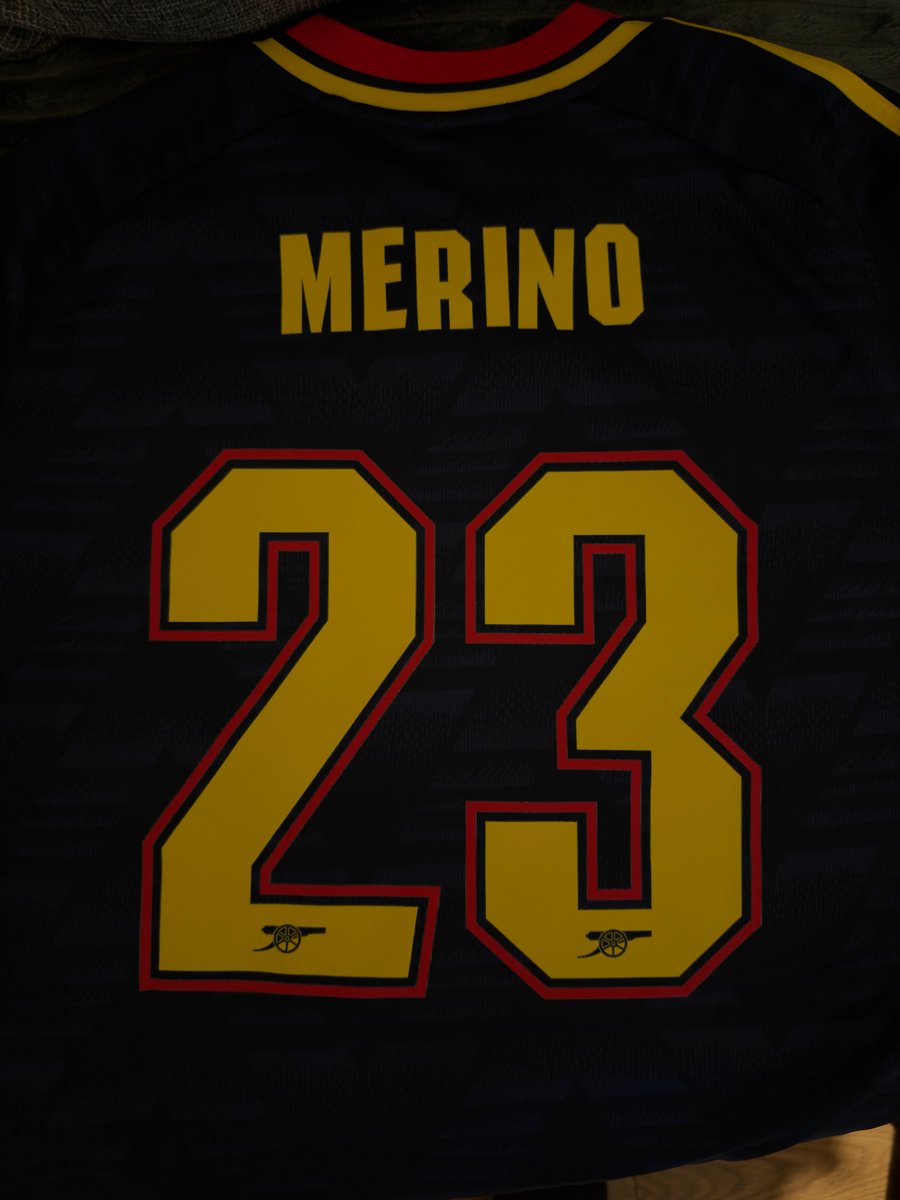 Mercian87's tweet photo. @mikelmerino1 @Arsenal this is the 3rd replacement. First one arrived with pulls in the material. Second one the name set came off and this is the 3rd today. Arsenal Direct have tried, but as you can see they cant even be bothered to get the name set straight. Gutting as a fan! https://t.co/XTe7zg3bwa