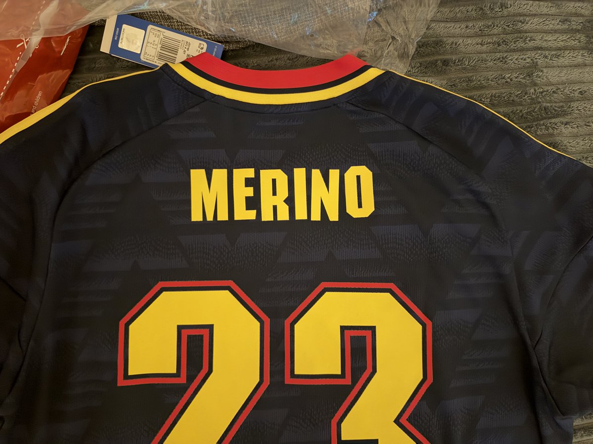 Mercian87's tweet photo. @mikelmerino1 @Arsenal this is the 3rd replacement. First one arrived with pulls in the material. Second one the name set came off and this is the 3rd today. Arsenal Direct have tried, but as you can see they cant even be bothered to get the name set straight. Gutting as a fan! https://t.co/XTe7zg3bwa