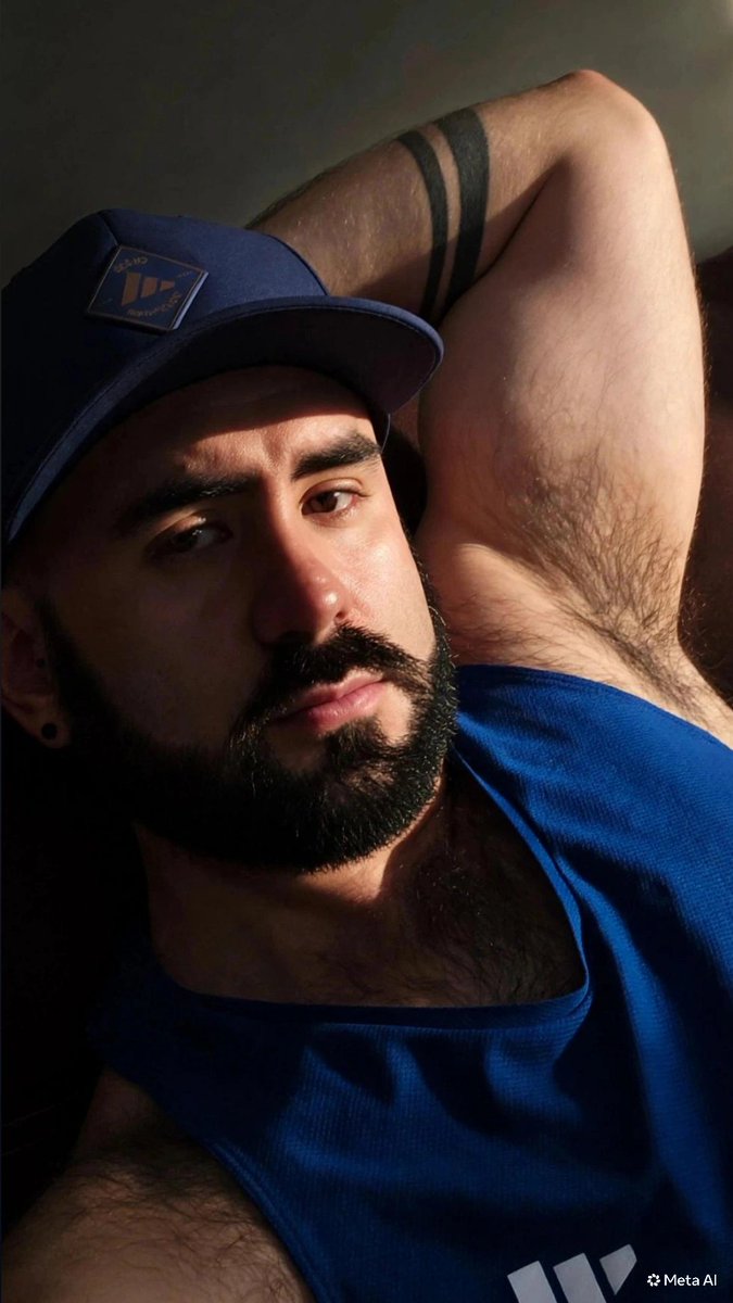 caberalex's tweet photo. Ese de azul 🐺 https://t.co/IlvdQharAS