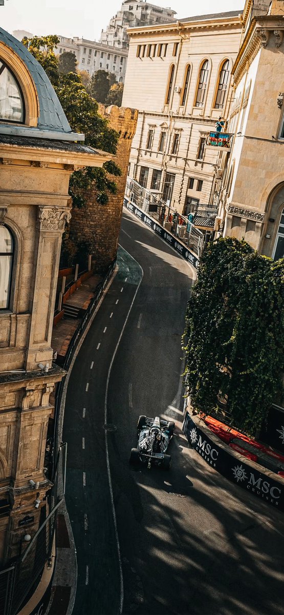 F1WallpaperHQ's tweet photo. #Wallpapers 📱
 └📂 #AzerbaijanGP 🇦🇿
      └📂 RACE WINNER 🏆 
            └📂 George Russell 🇬🇧 https://t.co/EBcavYq5Fp