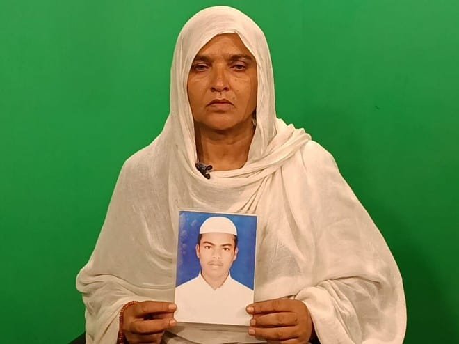 iamharunkhan's tweet photo. Junaid Khan was lynch*d train in Haryana 2017.

Junaid’s mother attended an SIO Event.

Junaid's mother said, “On occasions like Eid and weddings, the memory of my son breaks me for many days, I will fight for my son’s justice till my last breath.” https://t.co/3FD7tDkAX1