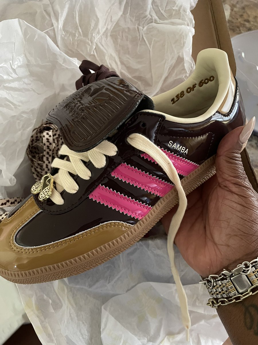 nekathobbs_79's tweet photo. Well well well!!! 
138 of 600! 

Cannoli Samba Adidas!! They’re beautiful 
#SneakerChic #ILoveSneakers https://t.co/pQDoszwxXj