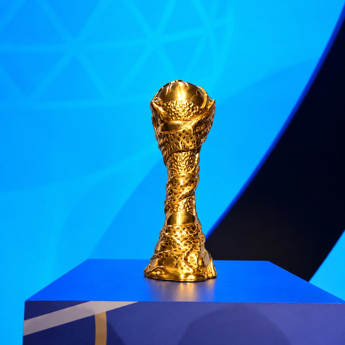 alsmre678's tweet photo. @football_li5 لو كان كاس الخليج بهاذا الشكل افضل https://t.co/bpmrYjQUmG