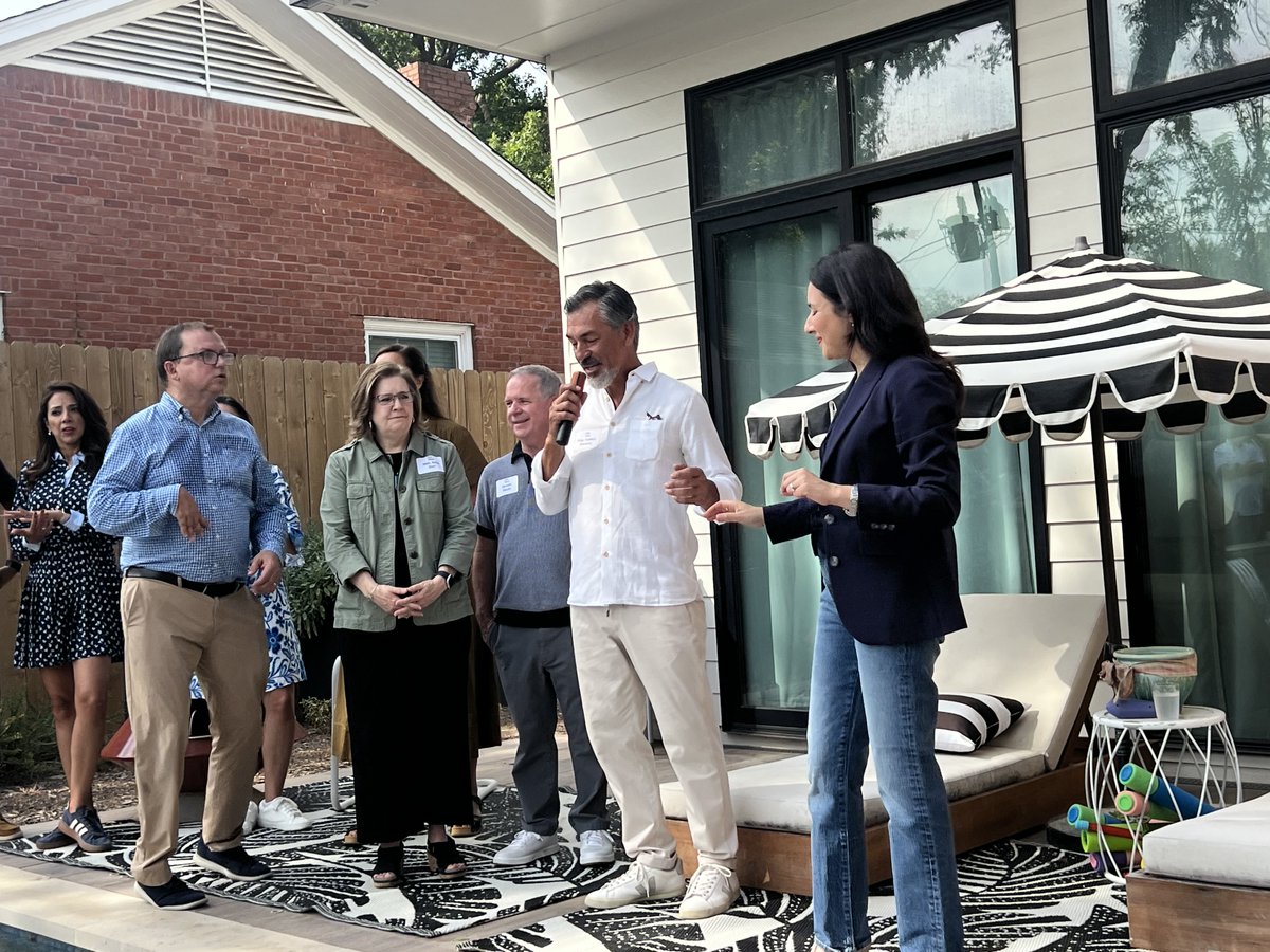 RepRamonRomero's tweet photo. We have to get used to a new word around here: Gobernadora!

Proud to stand with @GinaHinojosaTX , and with Texans filled with energy and hope for what's ahead. Only 9 days left to register to vote!

#laGobernadora #GinaforTexas https://t.co/t5KEZFZuGZ