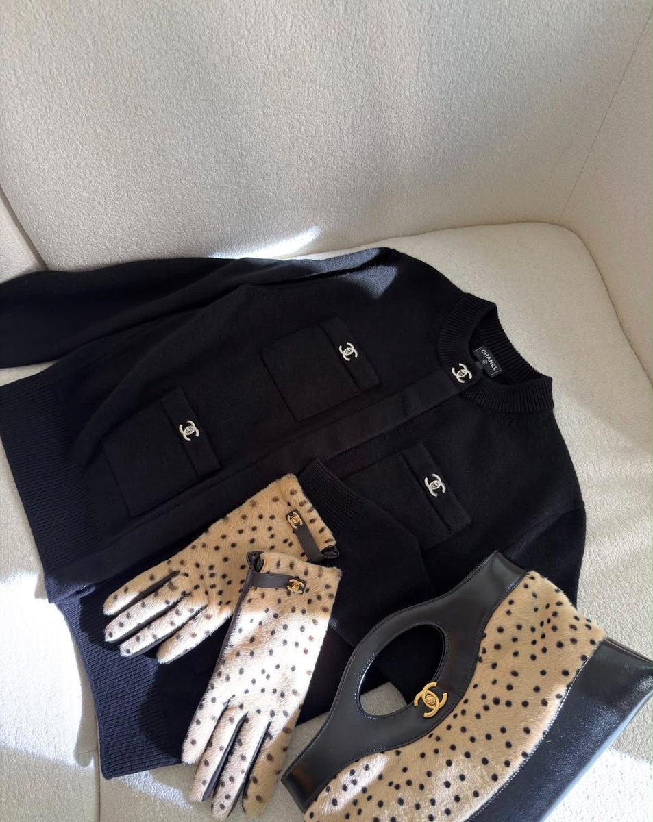 DubaiStyleChic's tweet photo. Quiet luxury, bold attitude. 🖤✨
Leopard texture, signature details, and timeless elegance — made to stand out without trying too hard.

#LuxuryFashion #QuietLuxury #ChicStyle #LeopardPrint #FashionStyle #DesignerStyle #WomensFashion #LuxuryAccessories #FashionInspiration https://t.co/rrP1Dmf7JM