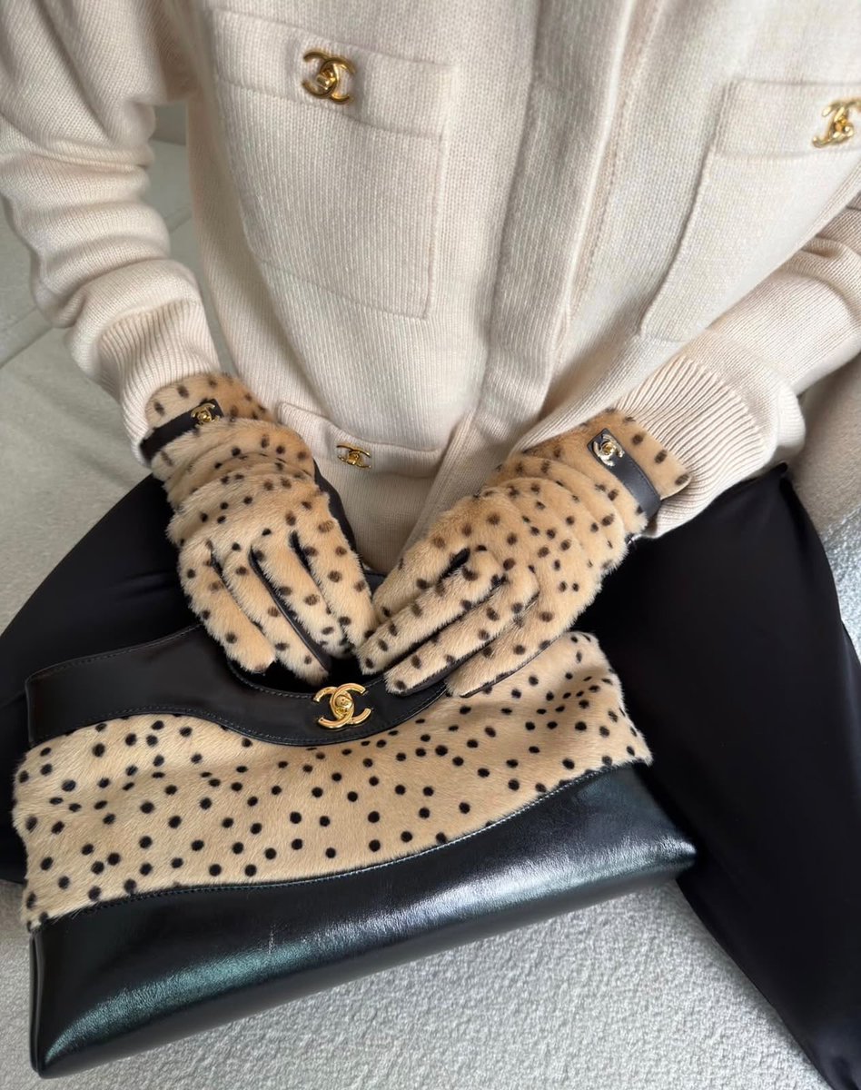 DubaiStyleChic's tweet photo. Quiet luxury, bold attitude. 🖤✨
Leopard texture, signature details, and timeless elegance — made to stand out without trying too hard.

#LuxuryFashion #QuietLuxury #ChicStyle #LeopardPrint #FashionStyle #DesignerStyle #WomensFashion #LuxuryAccessories #FashionInspiration https://t.co/rrP1Dmf7JM