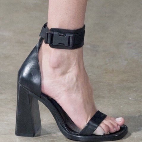 ricemilk97's tweet photo. versus versace fw17 https://t.co/r0ygsD0LOF