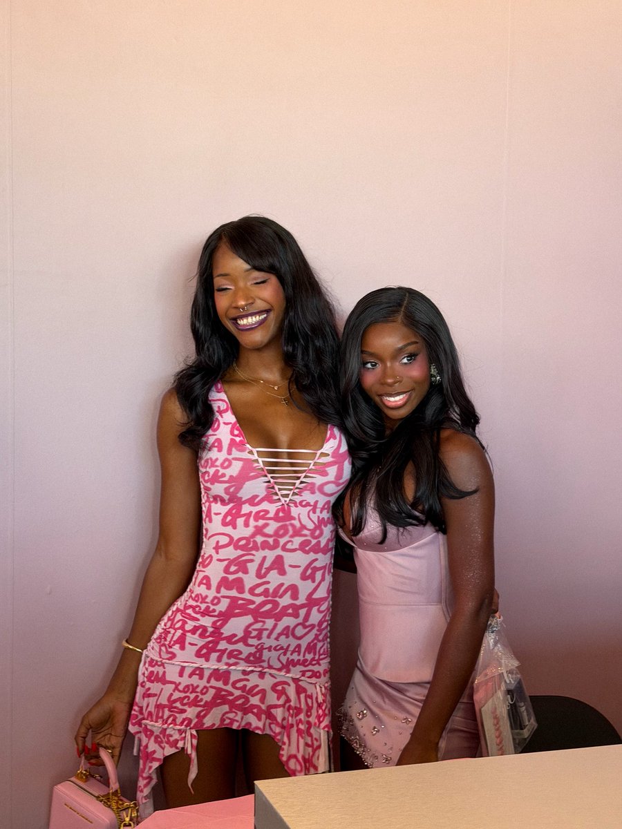 hiphopabzz's tweet photo. Surreal meeting her, She inspires me daily to not only never limit myself, but to also dream big. 

Everything she has done and will continue to always leaves me in Awwe, genuinely an amazing role model and I’m so so so proud to support this woman and all she does. 🥹🎀✨💕😭 https://t.co/wb47TkXPog