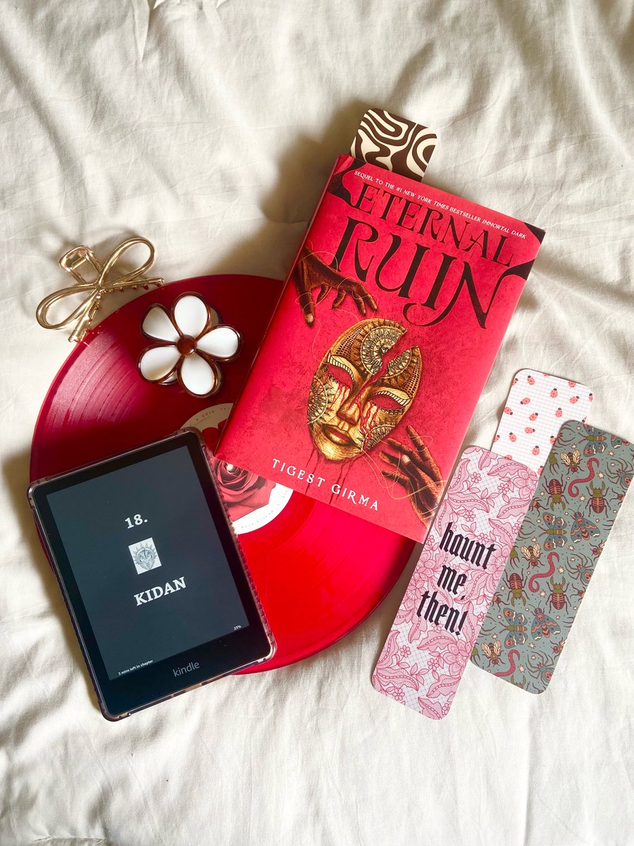 camilathompsone's tweet photo. Do you love vampires, true enemies-to-lovers, and dark academia? Then you need this series! I finished Eternal Ruin, book two of the Immortal Dark series, and it was incredible. The characters, plot, setting, backstories, and covers are all https://t.co/MVGLCV076a