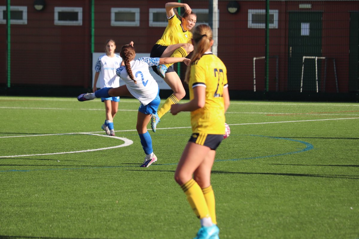 maddoxcliff's tweet photo. 💛💙 WHAT A START TO THE LEAGUE SEASON! ⚽️
Leeds United U16s 7-0 Halifax U16s 🔥

Playing in a new position at CDM.

A great team performance and a brilliant way to start the league season! 💪⚽️

Onto the next one 💛💙

#LUFC #GirlsFootball #Football https://t.co/nXKhMQT0N9