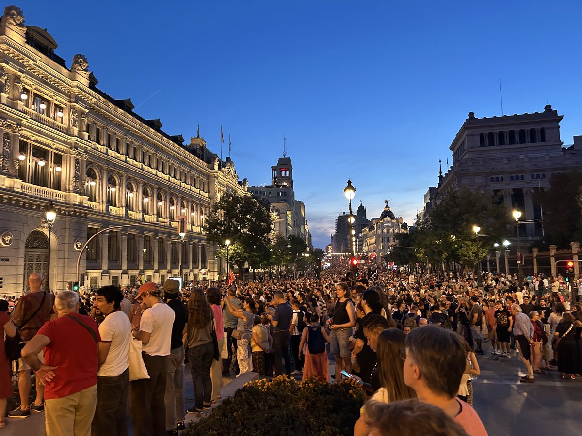 _InakiLopez_'s tweet photo. La marcha de Madrid contra los desahucios https://t.co/sTgEef8KkV