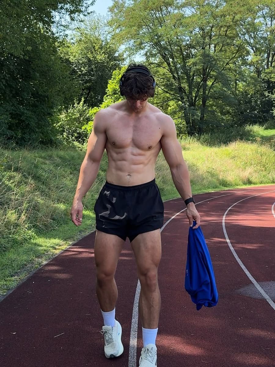 ApexDominantt's tweet photo. THINGS TO DO WHILE YOU ARE SINGLE

1. Build a body you are... https://t.co/HmssIh1duQ