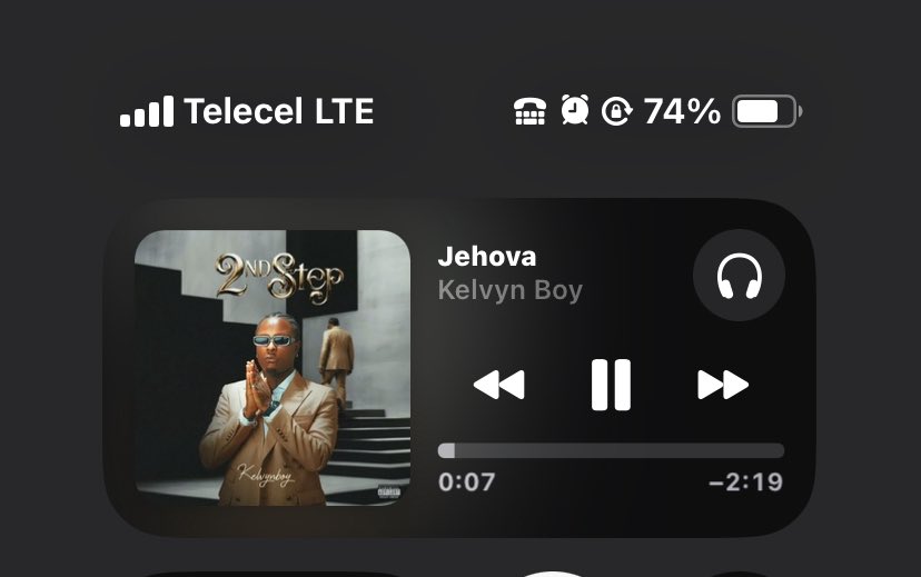 kojo_WaltersUTD's tweet photo. As adey leave ago praise you Lord ๐
JehovaโจDope tune
. @kelvynboymusic_
#2ndStepalbum https://t.co/qM1uyUjWWH
