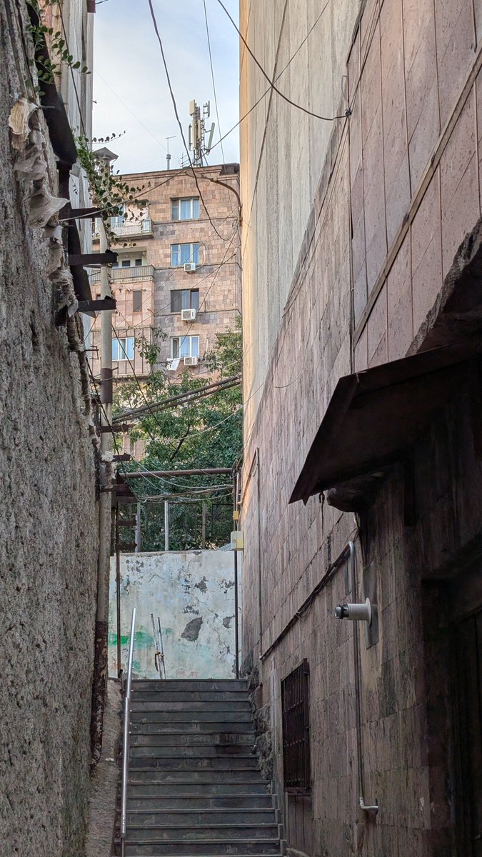 bosomoga's tweet photo. #street #photography #art #walk https://t.co/2TWigzddoP