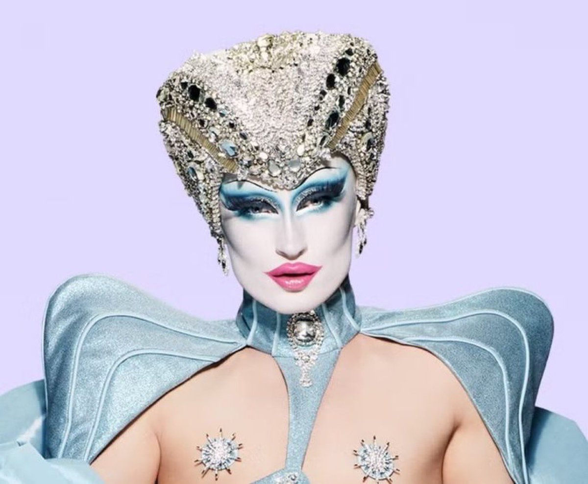 PopCraveFR's tweet photo. Selon TMZ, Gottmik, ancienne candidate de « RuPaul’s Drag Race », aurait été arrêtée pour conduite sous influence.

🔗 : https://t.co/lgwoXS5gPL https://t.co/UEOlQciKpS