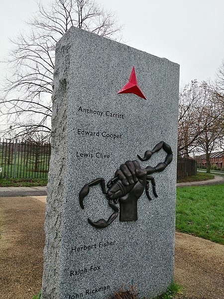 Civil_War_Spain's tweet photo. Memorial in Oxford to the 31 volunteers from Oxfordshire who fought for the Republic in the Spanish Civil War, 6 of whom were killed:. In stone, the clenched fist crushing a scorpion, symbolising the poison of fascism +the 3point star of International Brigades  📷 BulgeUwU (Wiki) https://t.co/JeW3crvaDL